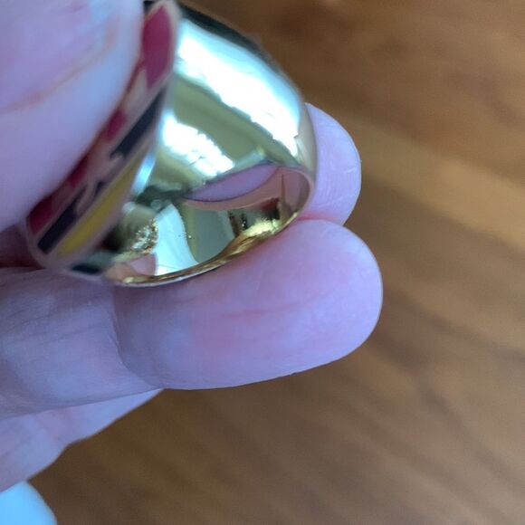 Chunky goldtone Size 8.5 costume ring.  Definitely a statement piece - Picture 4 of 9